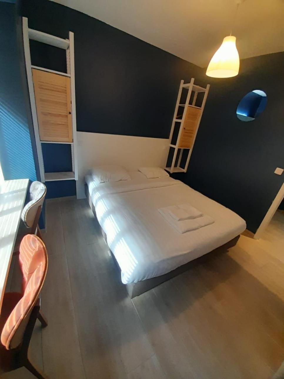 Hotel Heb 2*